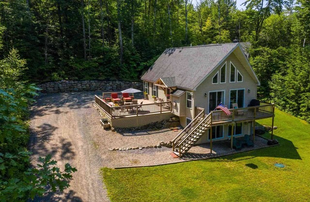 Gorgeous Retreat w/ 3 Spacious BRs & Decks, set on beautiful private acre!