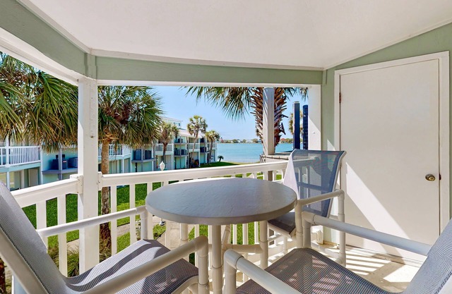 Gorgeous Soundside Home close to everything and Beach Access