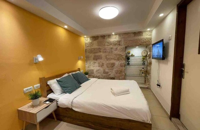 gorgeous studio , market location , stone house