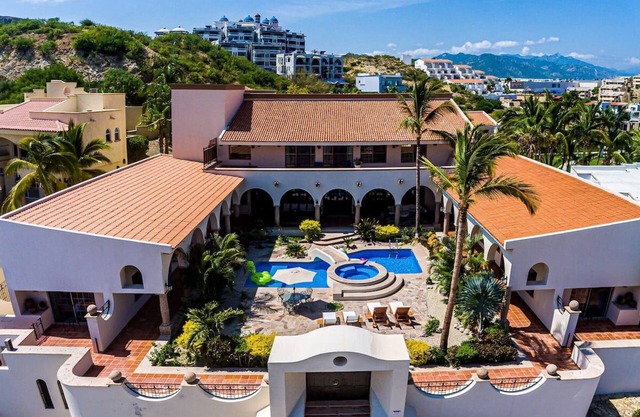 Gorgeous View Spanish Villa near beach & town! Sleeps 20! Maid service included