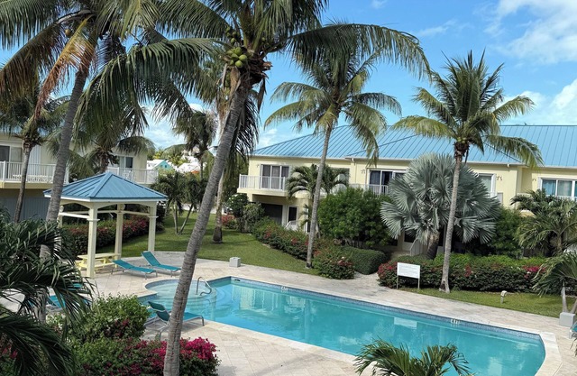 Grace Bay Escape - Walk to #1 Beach & Grace Bay Strip. 2 Bedrooms, Shared Pool