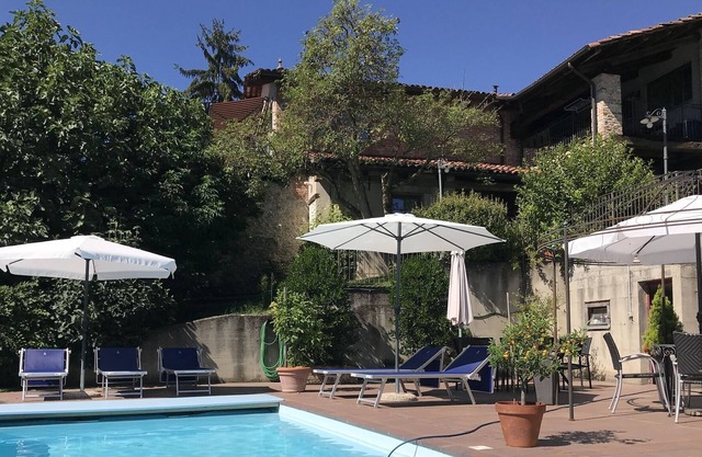 Espaciosa mansión en Bastia Mondovì con piscina