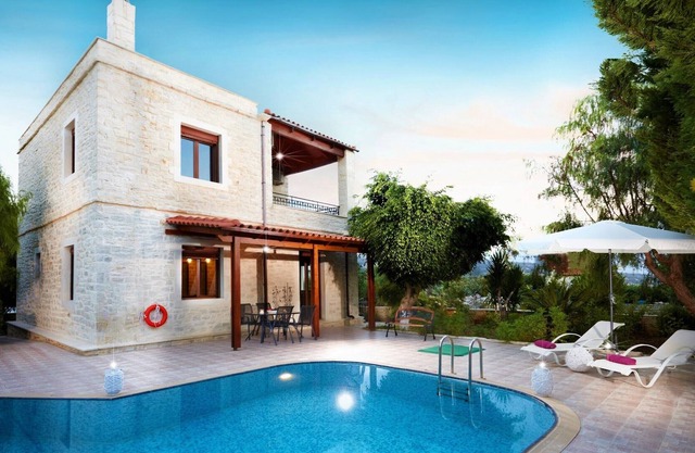 Elegante villa con vistas al mar con piscina privada y barbacoa - disCrete Villa Loutra