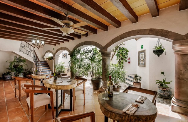 Granada 24 Beautiful Colonial House in the Heart of Cancun 7 bedrooms and pool