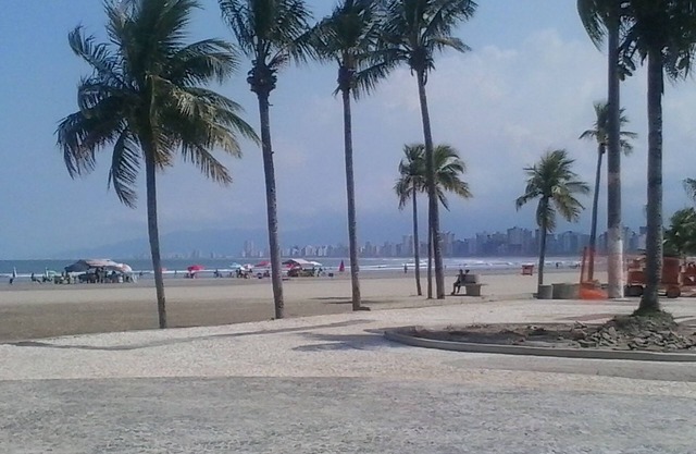 GRAND BEACH: Excelente casa de 150 metros de la playa, 15 personas .Garagem. barbacoa.