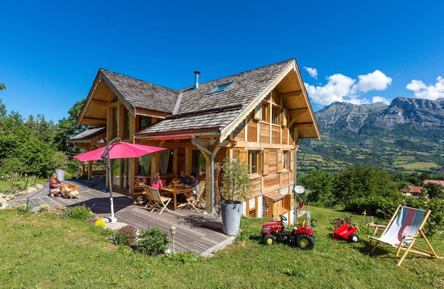 Grand Chalet de madera de lujo, centro turístico del pueblo, sólo en verano.