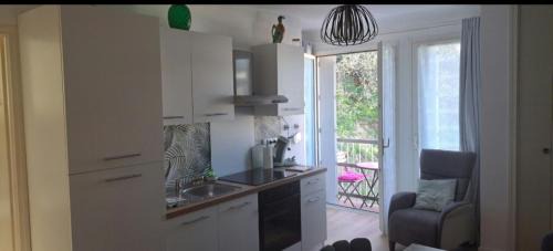 Grand studio Sophie rénové avec goût Wi-Fi balcon parking 50m des cures