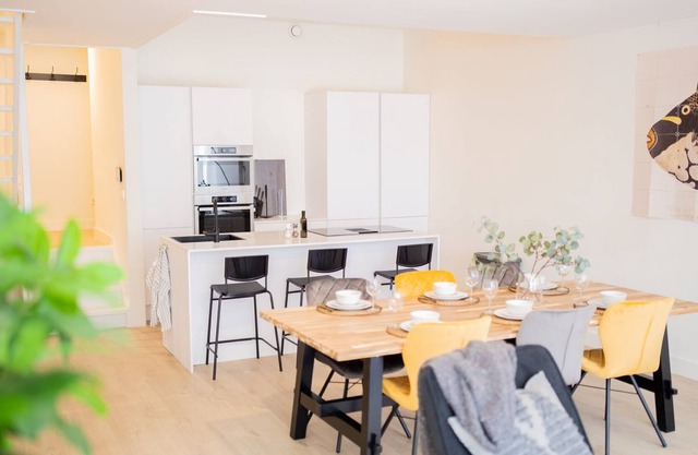 Grandiose 3 Bed Serviced Apartment 117m2 -NB304G-
