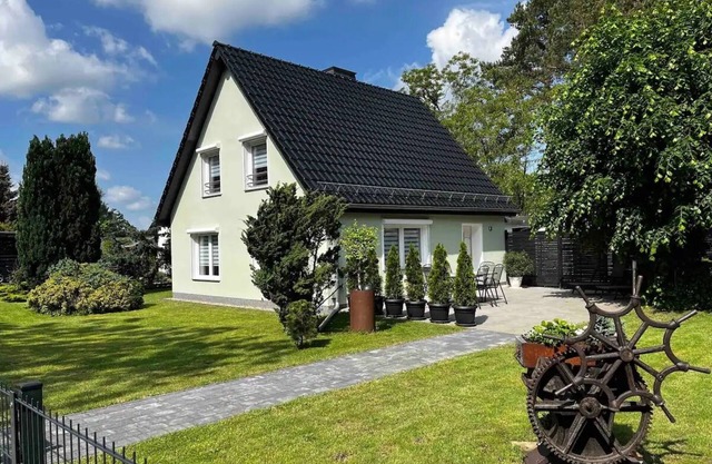 Great detached house in a quiet, green location (by a grove)