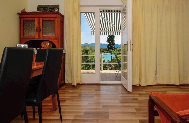 Beautiful Beachfront Holiday Home Lovište
