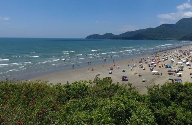 Excelente casa frente al mar, playa y la reserva ecológica de Juréia.