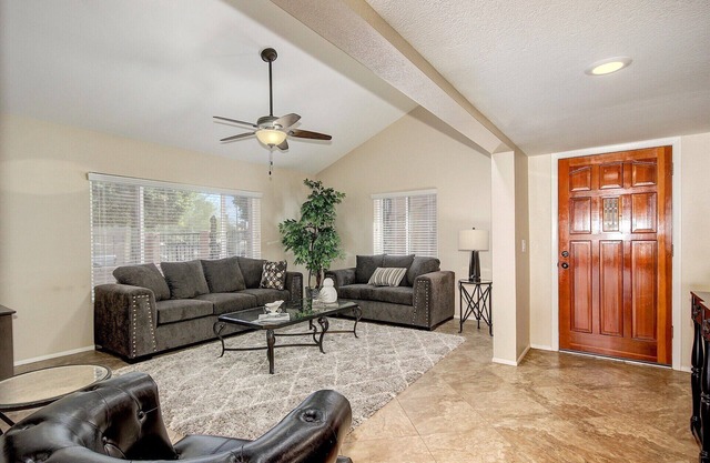 Great house, great location ,quick access to golf, hiking, and more.