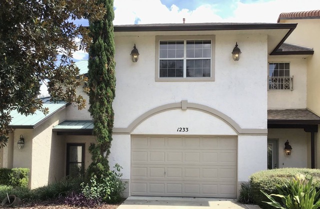 GREAT LOCATION! 2 Bdrm 2.50 Bath Villa on Spanish Springs Town Square