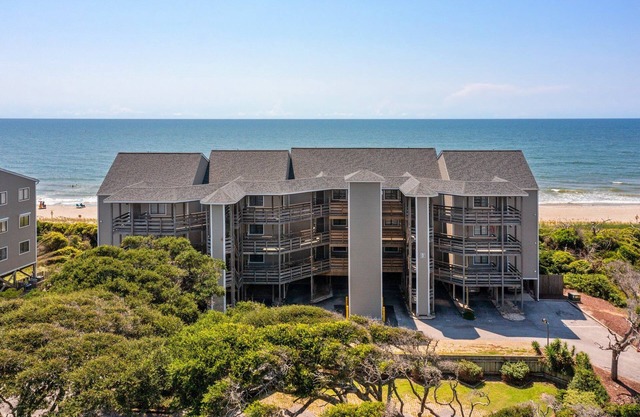 Gran condominio frente al mar! 2 BR con WiFi y piscinas!