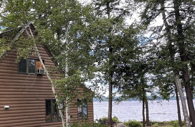 Great Pond Waterfront: casa para perros cerca de Colby College