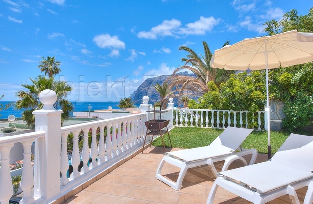 Vistas al océano Atlántico, piscina privada, 5 min. al puerto Los Gigantes