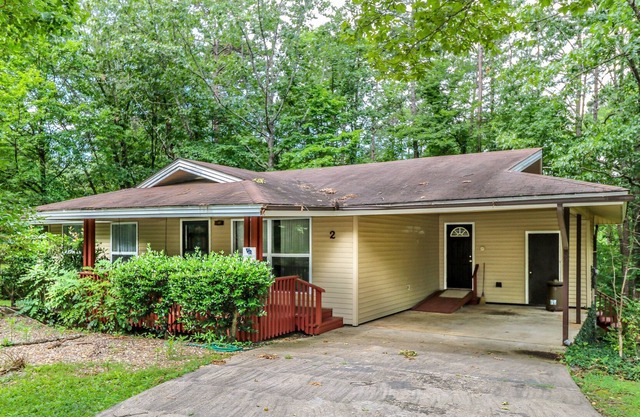 Green Friendly Home With Free Wifi and Energy Saver Features - Unit 0302 by Redawning