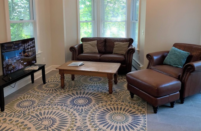 Greenport Getaway- Walk to Beach 1 bedroom just what you need to call home