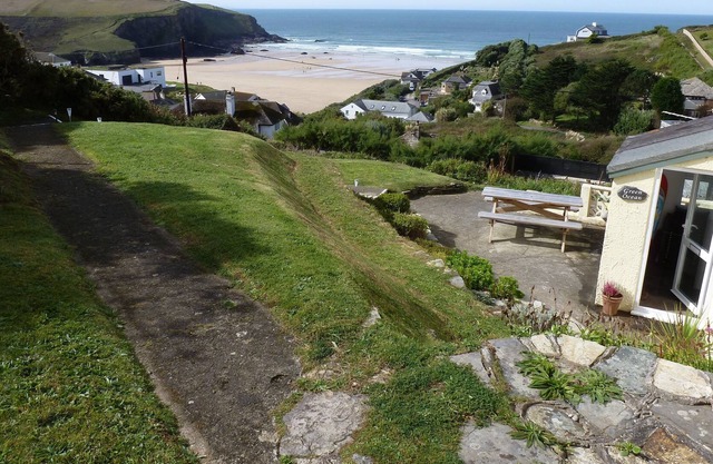 Apartamento en planta baja en Mawgan Porth con vistas al mar, capacidad para 4 personas, se admiten perros.