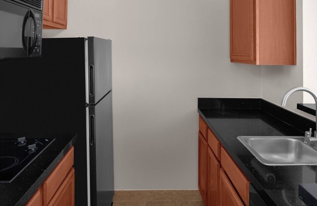 Group Stay – 3 Suites w/ Kitchen, Living Area & Daily Treats!