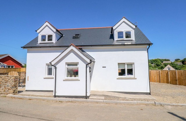 Grove Cottage, ST ISMAEL'S