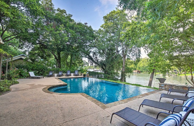 Guadalupe River Paradise w/ Hot Tub, Dock & Kayaks
