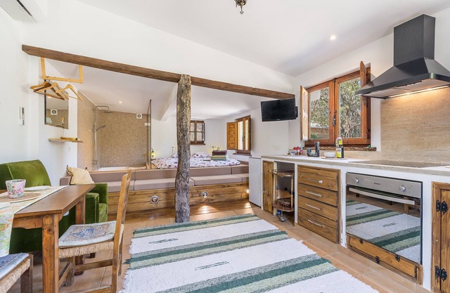 Guest House 'Love Suite' with Mountain View, Wi-Fi and Air Conditioning