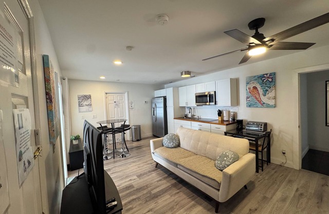 Guest house West Palm Beach 1br/1 bath