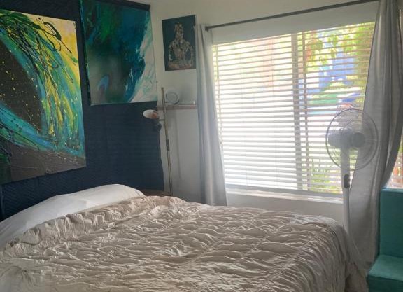 Guest room/shared bath chill vibes