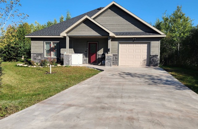 Guest house w heated garage/fiber internet near MTU