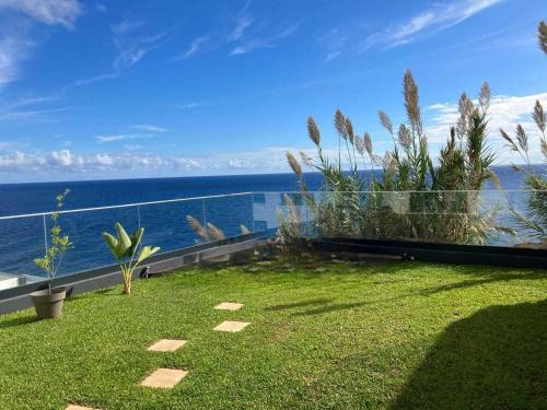 GuestReady - Cliff residence with sea views