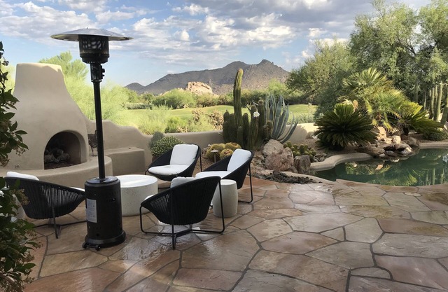 GuggenHaus en el Green-A Boulders Resort Family Vacation Rental