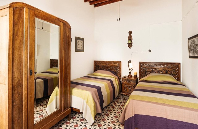 GUL HANIM CASA BOUTIQUE HOTEL HABITACIÓN AMARILLA ROSA en la ciudad amurallada Nicosia