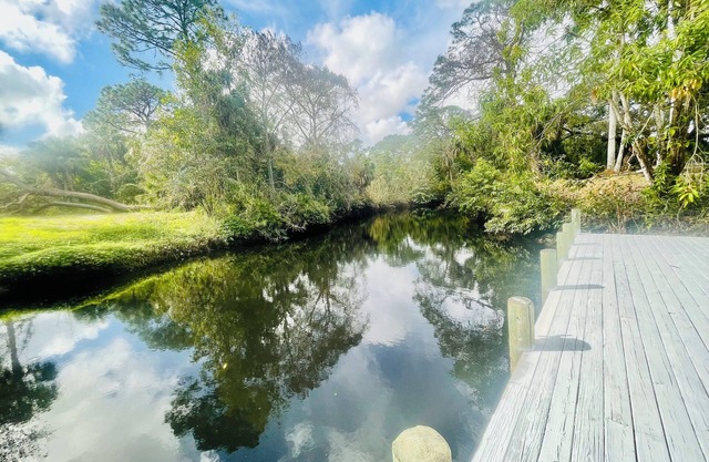 Gulf access. FREE Kayaks,SUP’’s & Canoe.Bring your boat,bring the pups!
