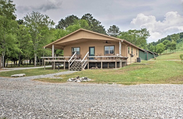 ¡NUEVO! Guntersville Cabina w / Vistas - A pie de lago!