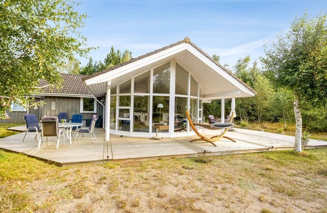 "Guri" - 600m to the inlet by Interhome