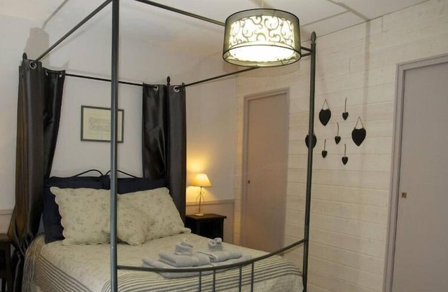 Cama de Matrimonio o Dos Camas-Baño con ducha-Gutenberg