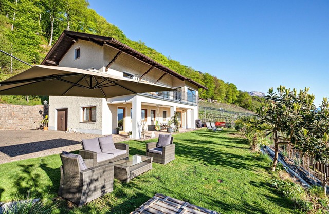 Apartamento 'Weitblick Kaltern' con vistas a la montaña, terraza privada y jardín