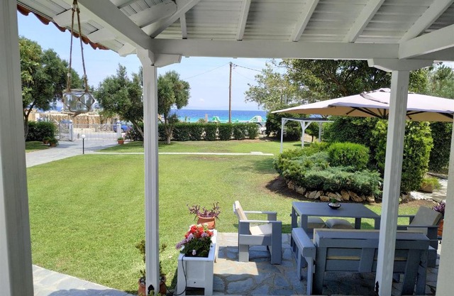 H&V Beachfront House in Trani Ammouda, Ormos Panagias
