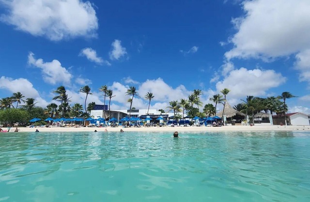 Hacienda Apartments near the beach