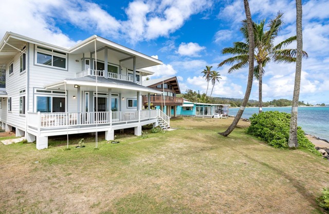 Hale Kahakai - Oceanfront Retreat - Direct Beach Access - 30 Day Rental