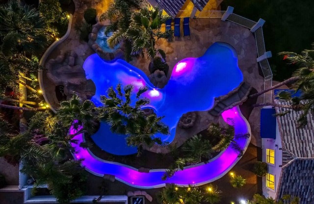 $$$ PISCINA DE MEDIO MILLÓN DE DÓLARES c / LAZY RIVER $$$
