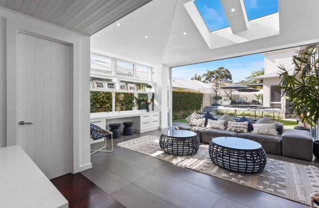 Hamptons Holiday House - 6 bedroom + pool