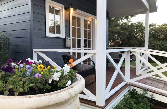 Hamptons In Rye Blue Cottage 3Mins from Hot Springs