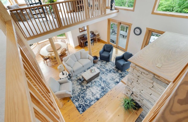 Happy Trails: Jacuzzi, Lookout Tower, Views!