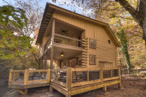 Happy Trout Hideaway - Creek Views Of Hot House Creek, Hot Tub, Outdoor Fire Pit, Cozy Atmosphere - Mineral Bluff, GA