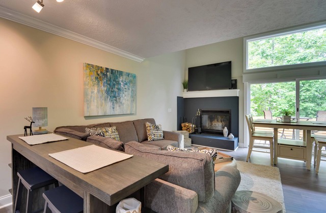 ¡NUEVO! Harbor Springs Condo ~ 6 millas al lago Michigan!