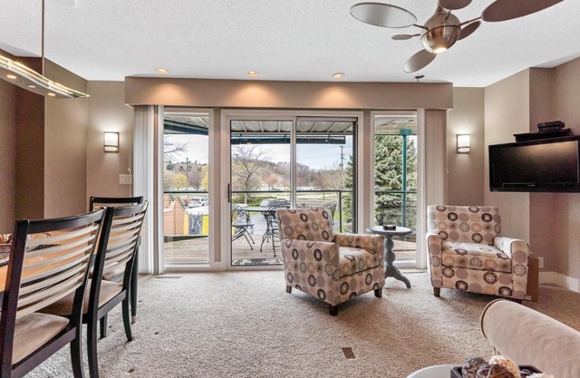 Harbour Haven Cozy 2BDR Condo in Grand Haven 202