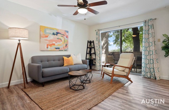 Stay Longer in Austin | King Suite + Poolside Fun!