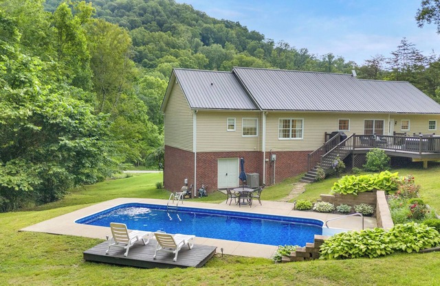 Hatton Hideaway at Red River Gorge! Pool / Hot Tub / Arcade Game Room